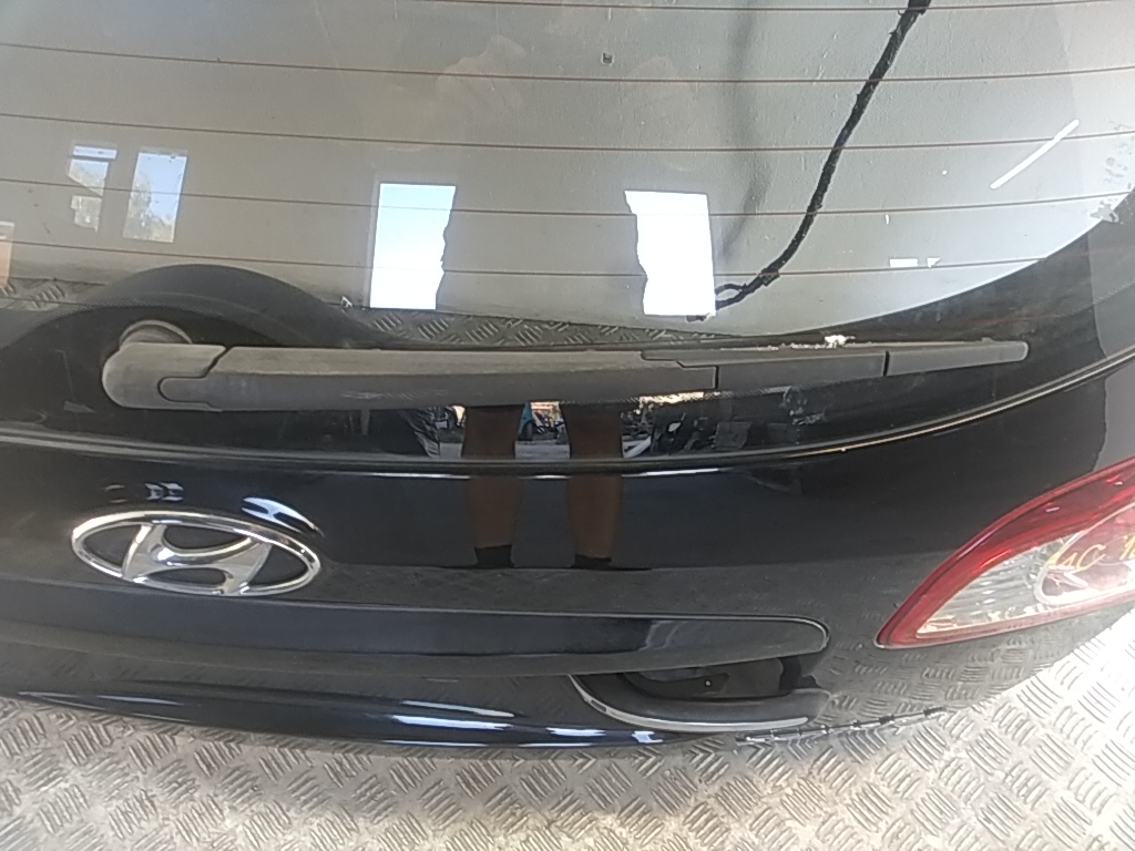 Поводок стеклоочистителя заднего