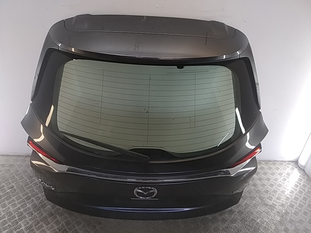 Стекло двери багажника