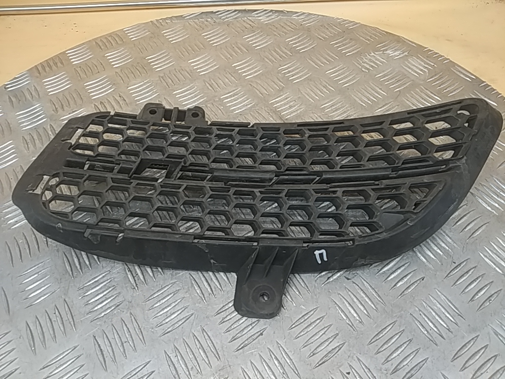 Решетка в бампер правая