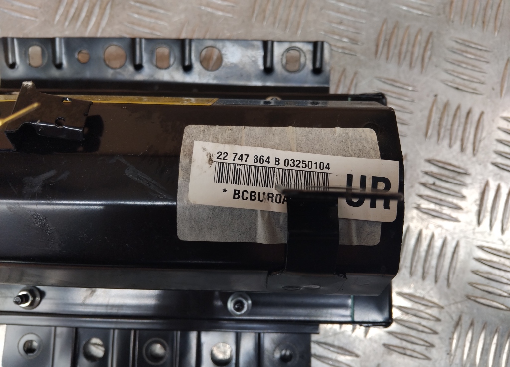 Подушка безопасности пассажирская (в торпедо)