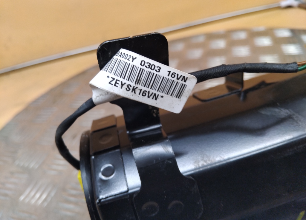 Подушка безопасности пассажирская (в торпедо)