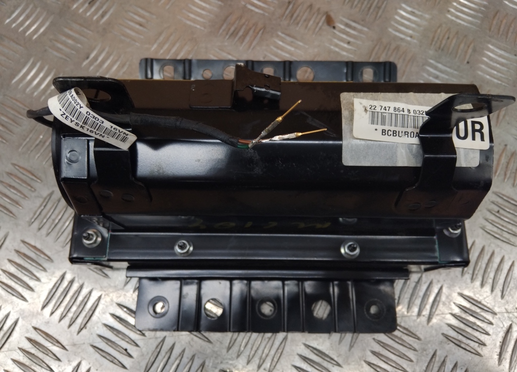 Подушка безопасности пассажирская (в торпедо)