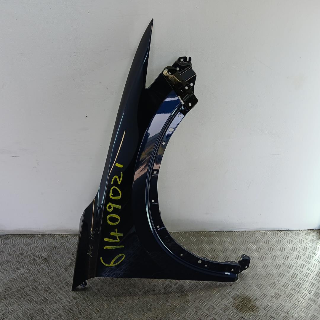 Крыло переднее правое