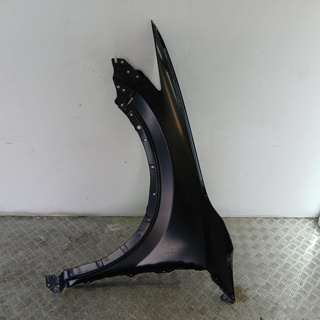 Крыло переднее правое