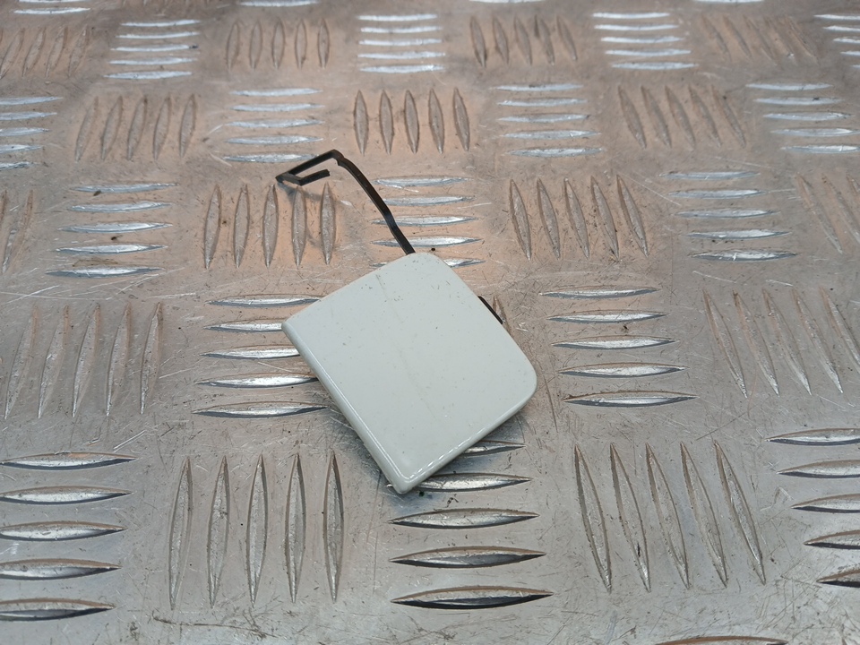 Заглушка буксировочного крюка