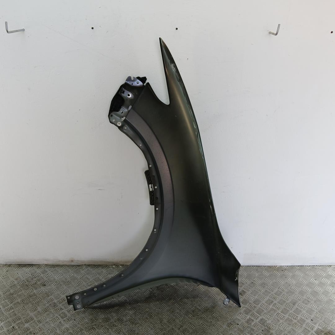 Крыло переднее правое