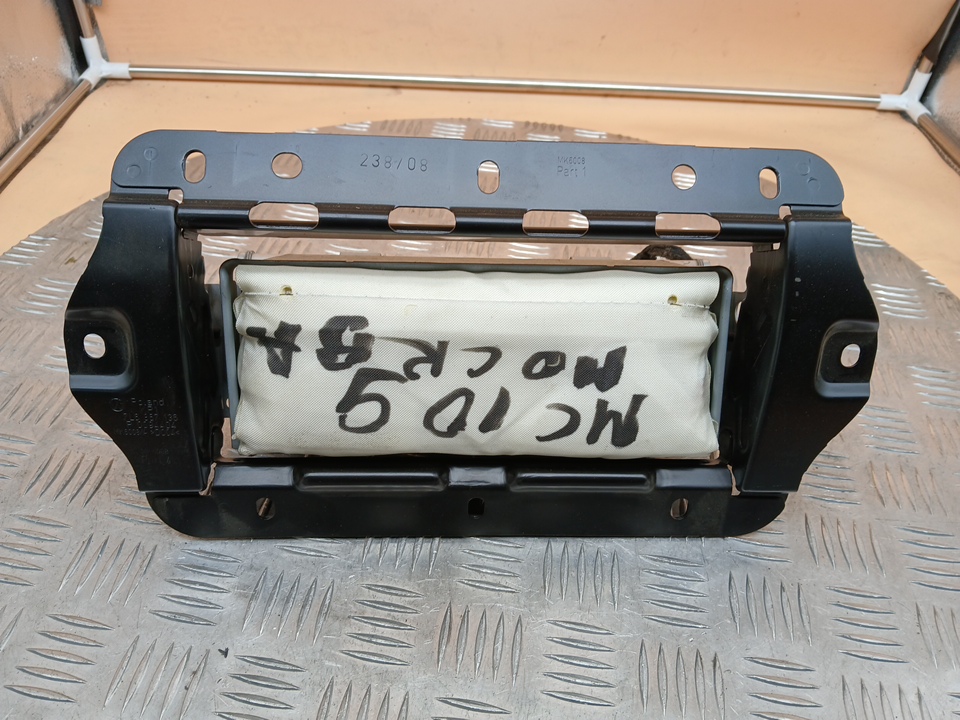 Подушка безопасности пассажирская (в торпедо)