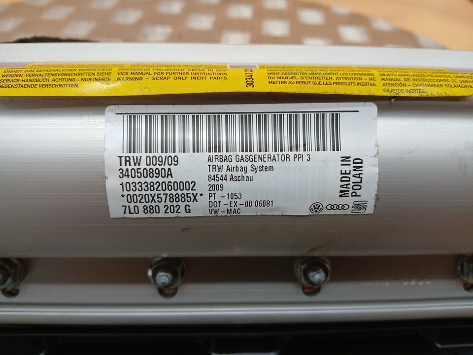 Подушка безопасности пассажирская (в торпедо)