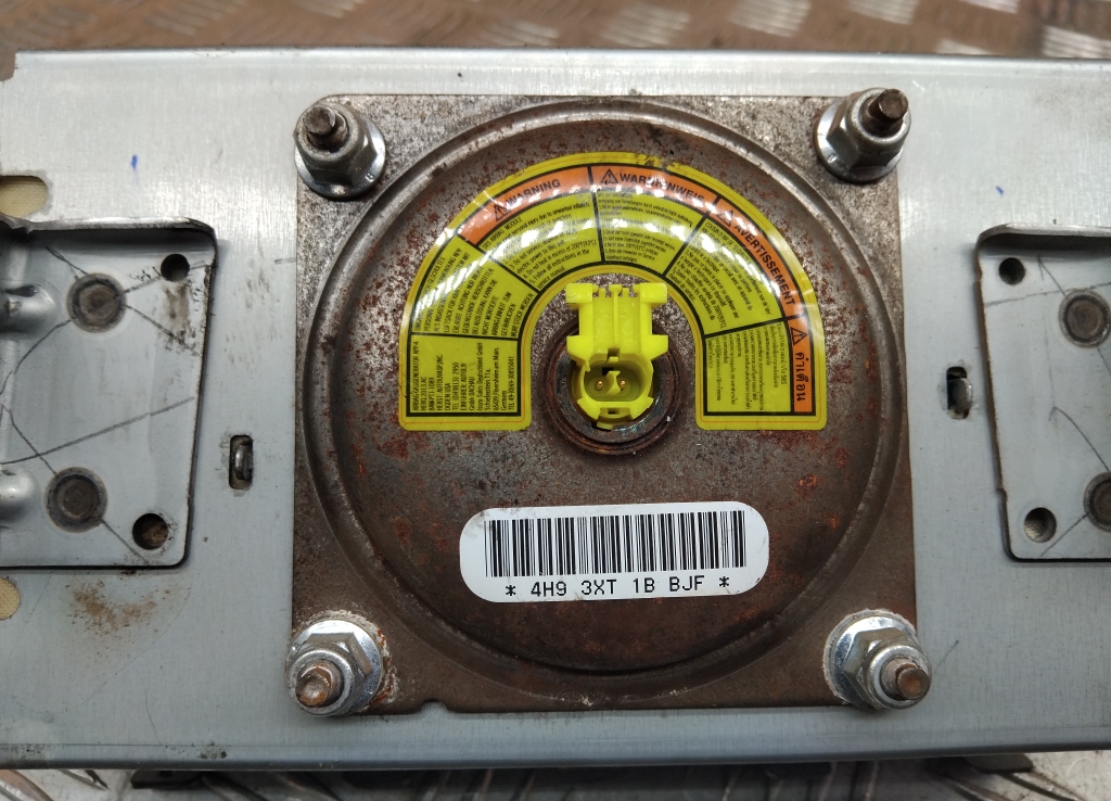 Подушка безопасности пассажирская (в торпедо)