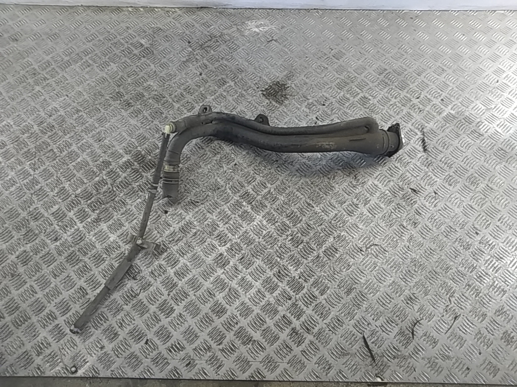 Горловина топливного бака