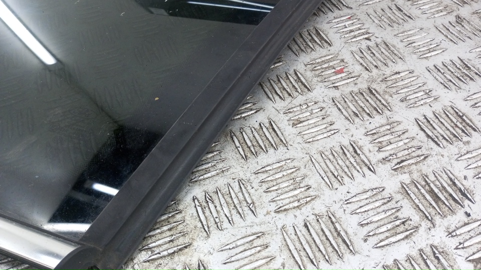 Стекло кузовное глухое правое