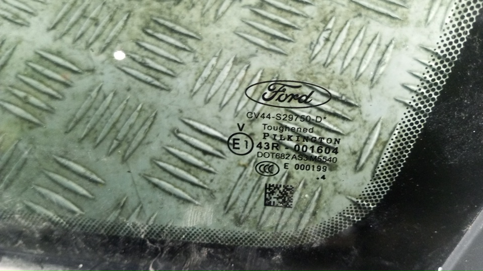 Стекло кузовное глухое правое