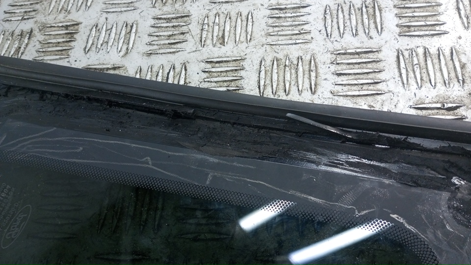 Стекло кузовное глухое правое