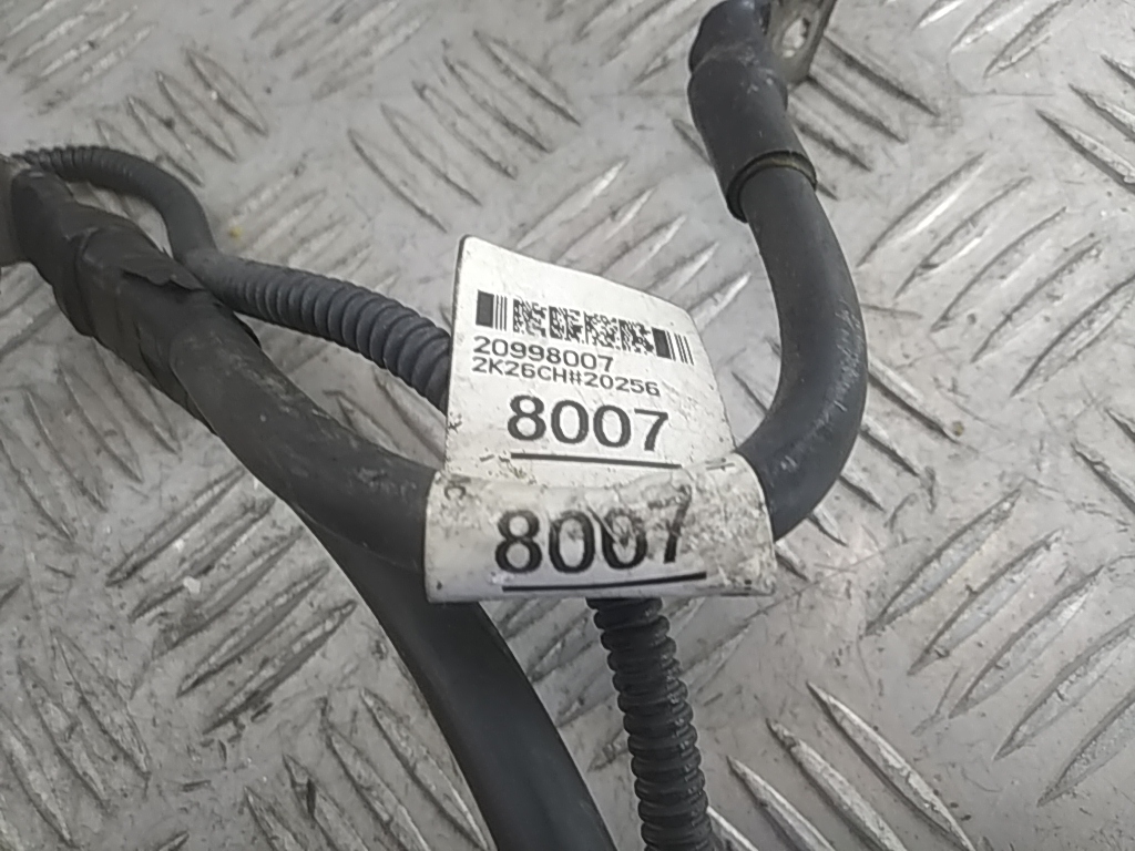 Клемма аккумулятора +