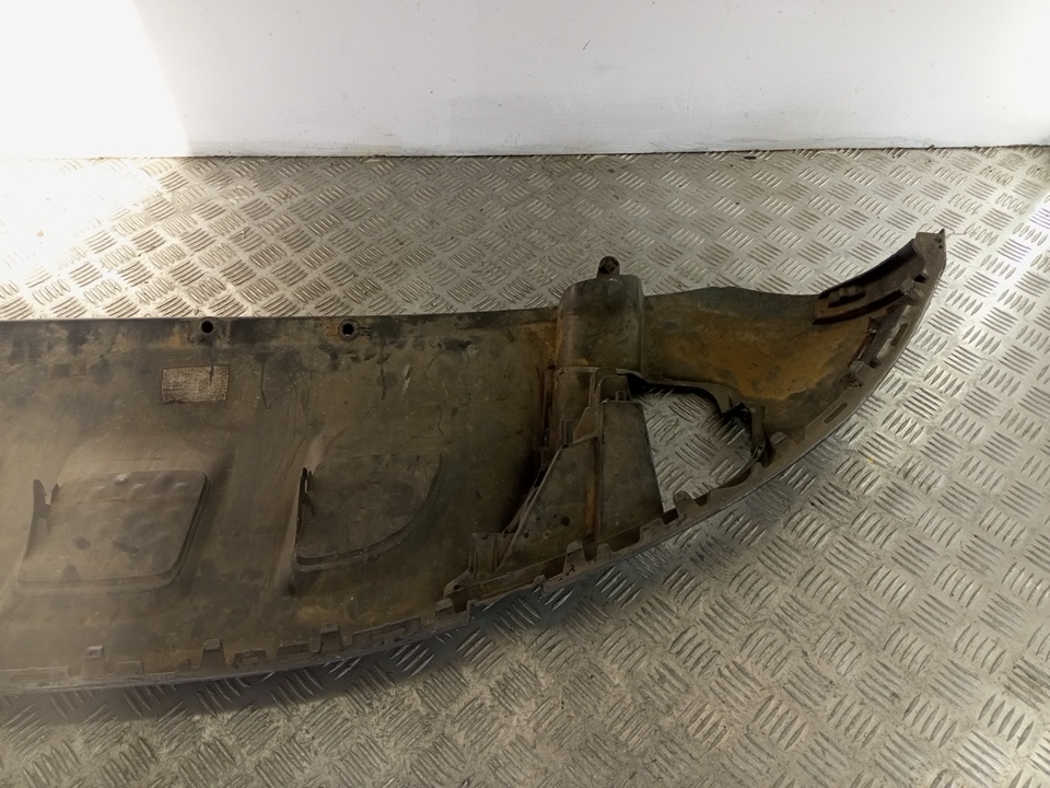 Пыльник переднего бампера