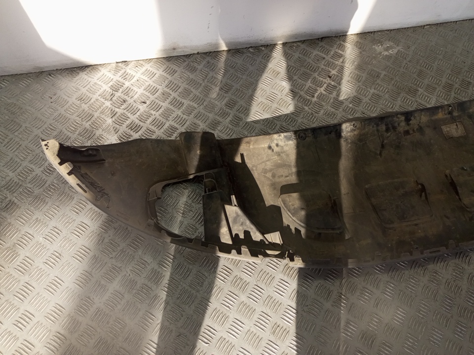 Пыльник переднего бампера