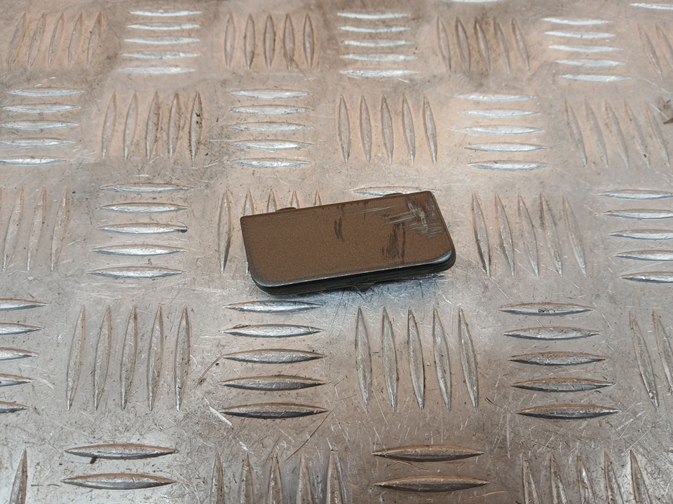 Заглушка буксировочного крюка