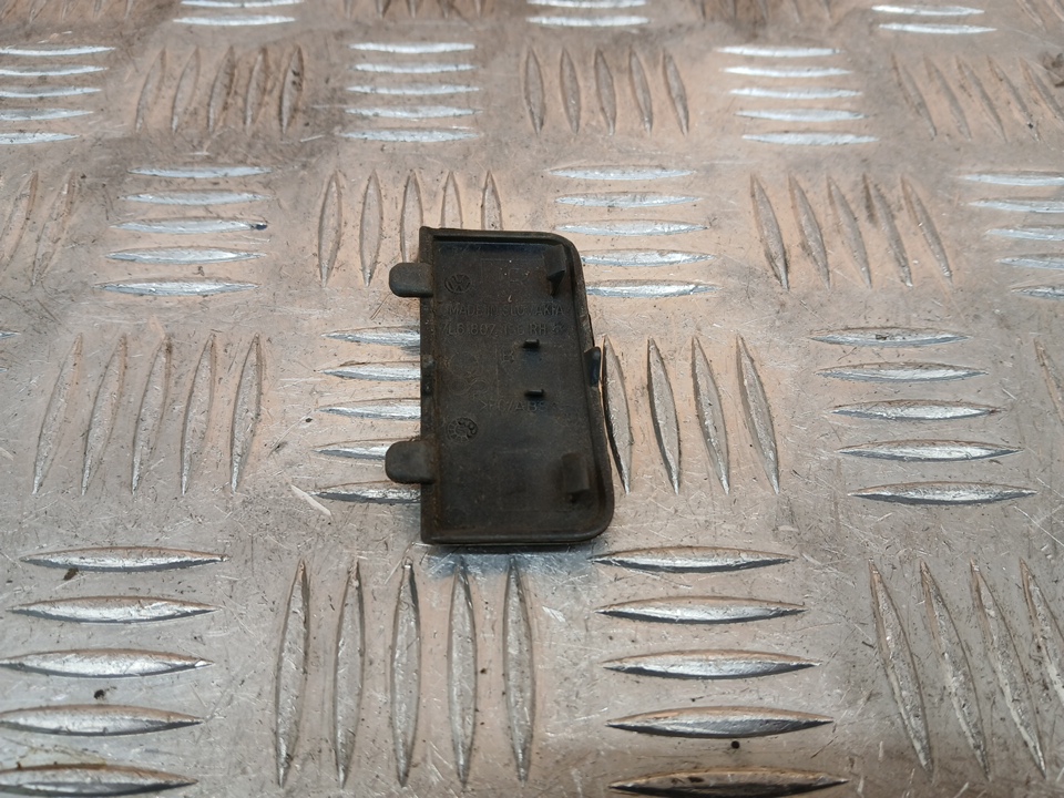 Заглушка буксировочного крюка