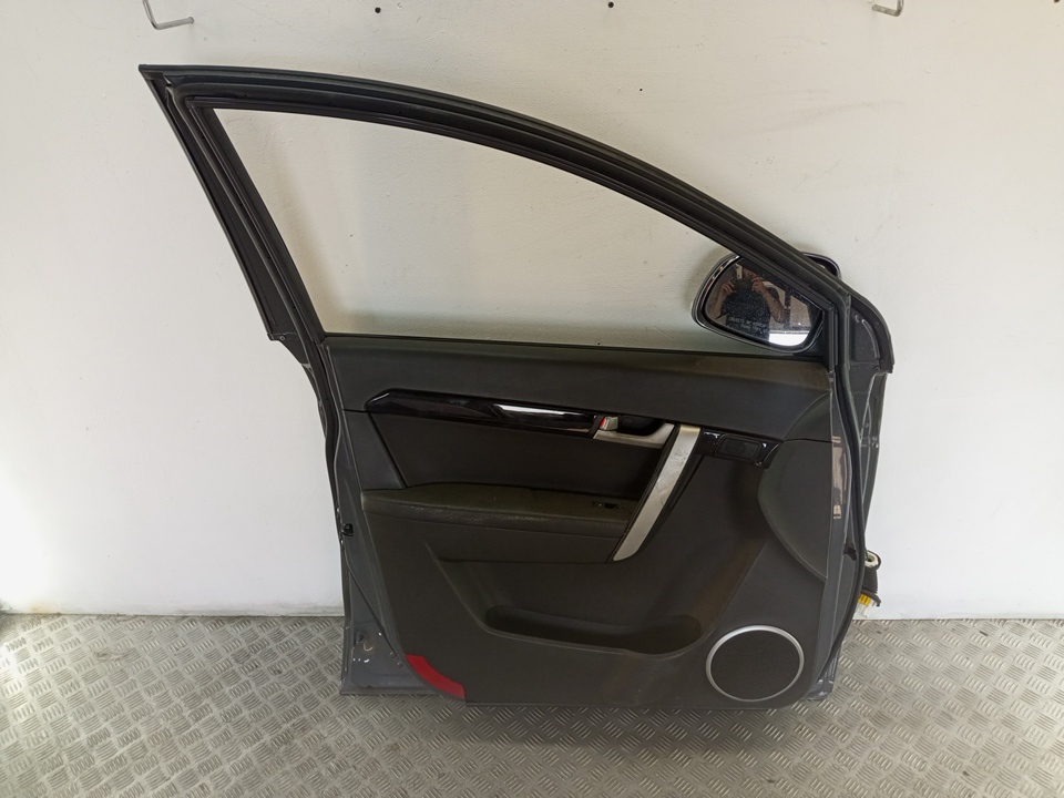 Уплотнитель передней левой двери