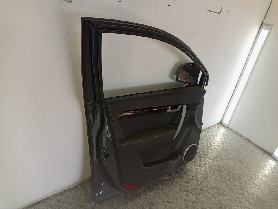 Уплотнитель передней левой двери