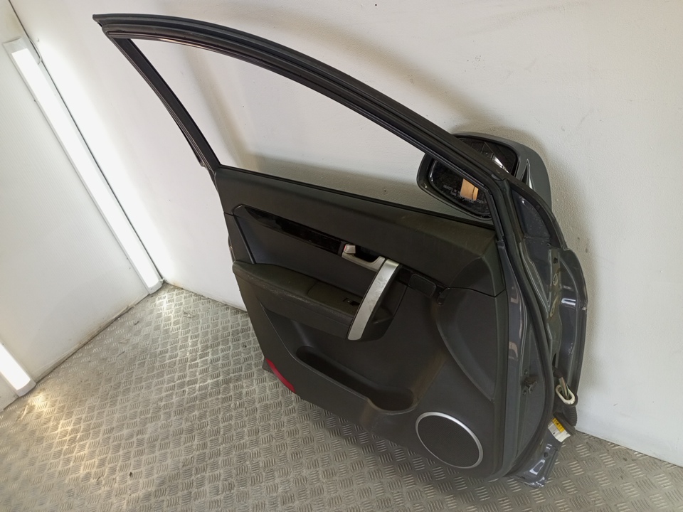 Уплотнитель передней левой двери