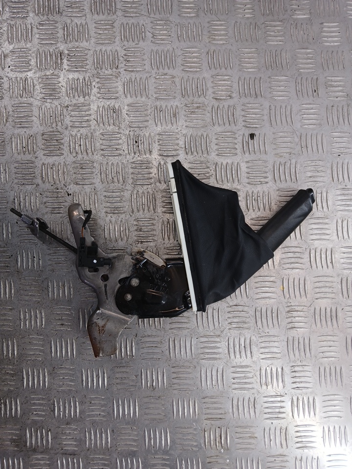 Рычаг стояночного тормоза