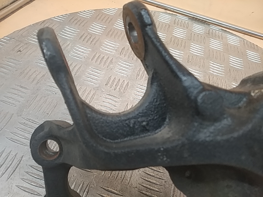 Кулак поворотный задний левый