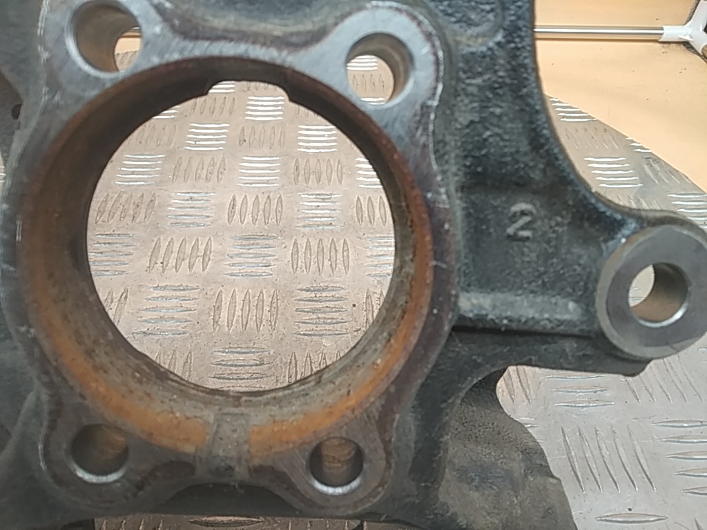 Кулак поворотный задний левый