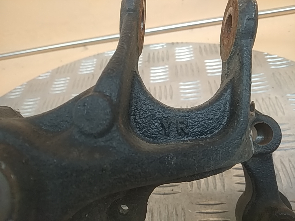 Кулак поворотный задний правый