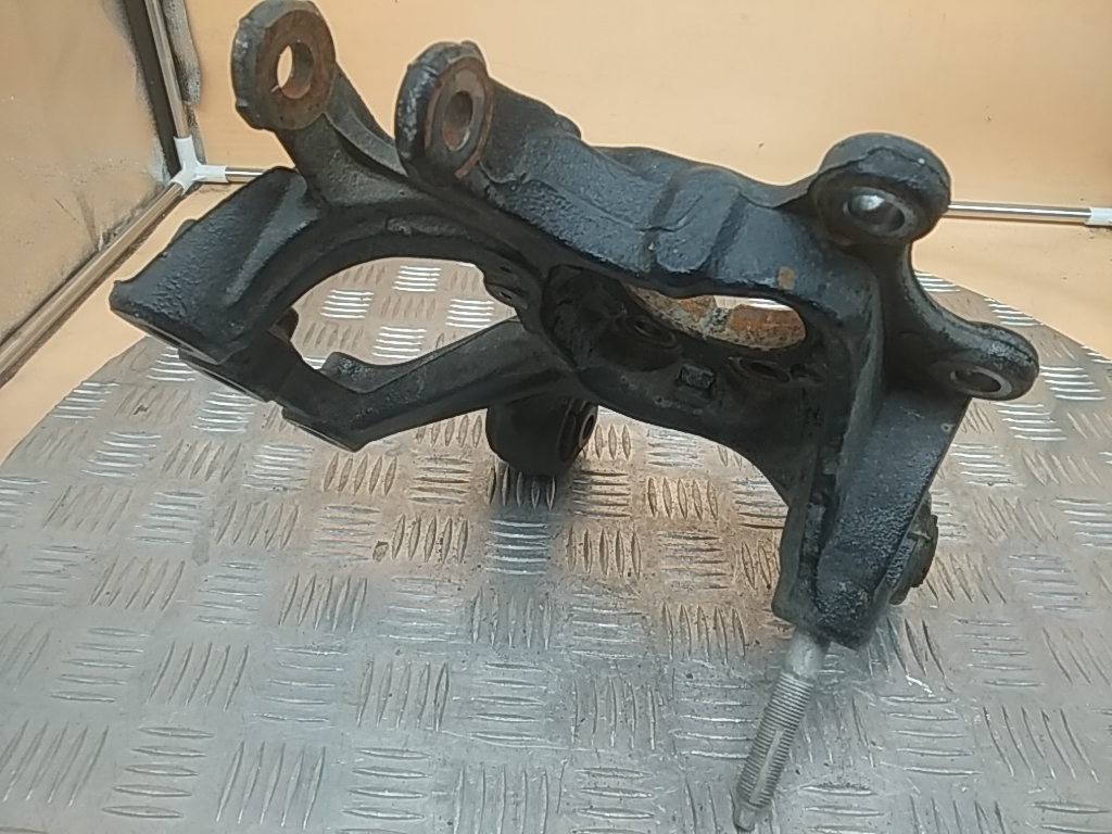 Кулак поворотный задний правый