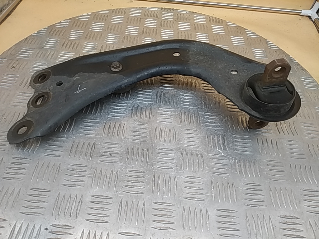 Рычаг задний продольный левый