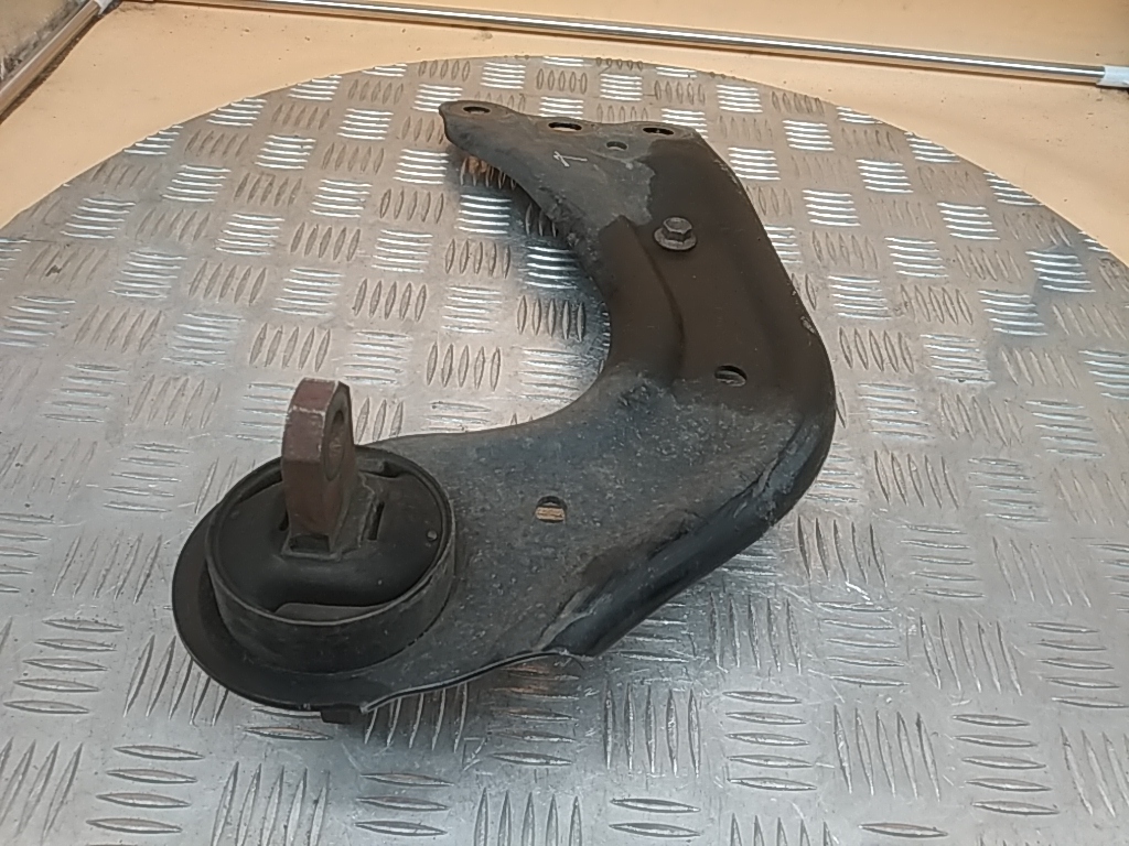 Рычаг задний продольный левый