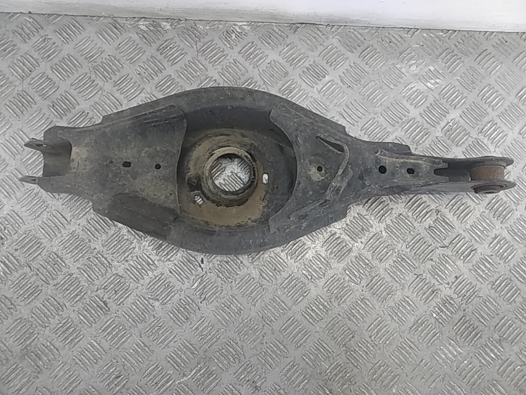 Рычаг задний