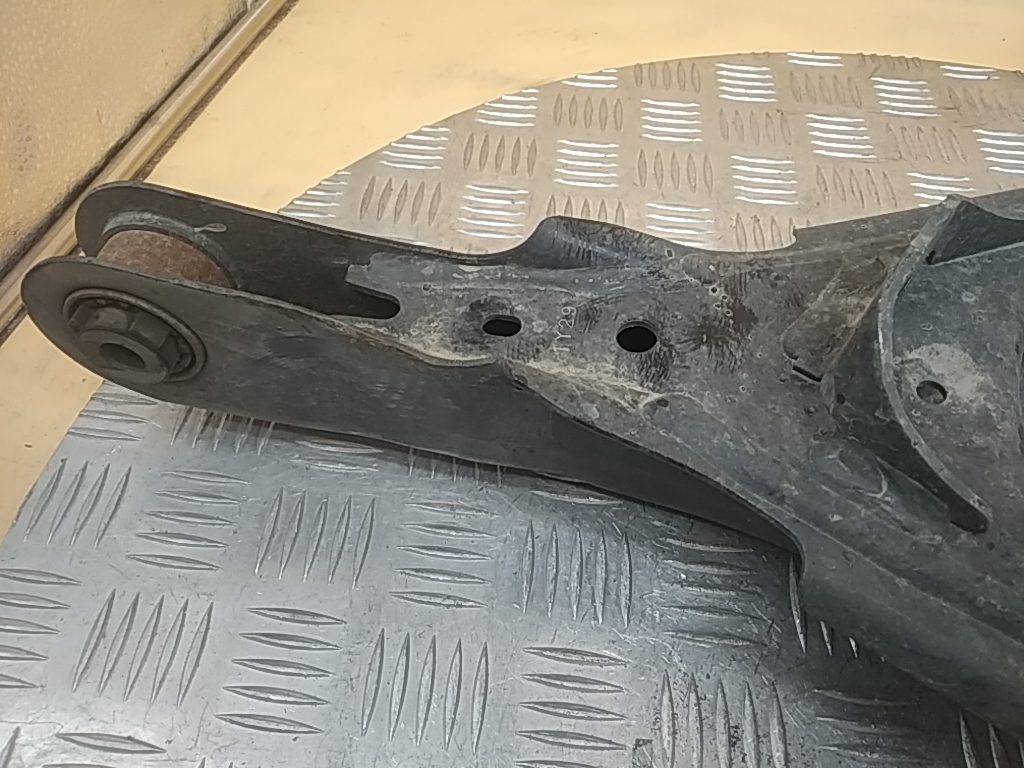 Рычаг задний