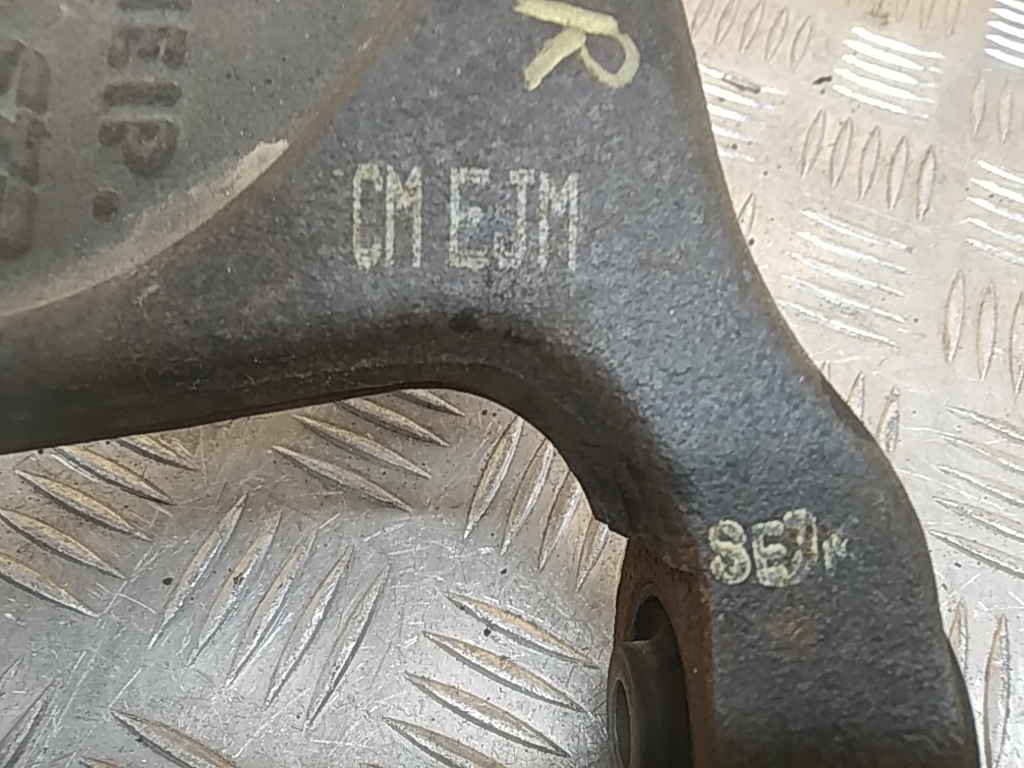 Рычаг задний правый