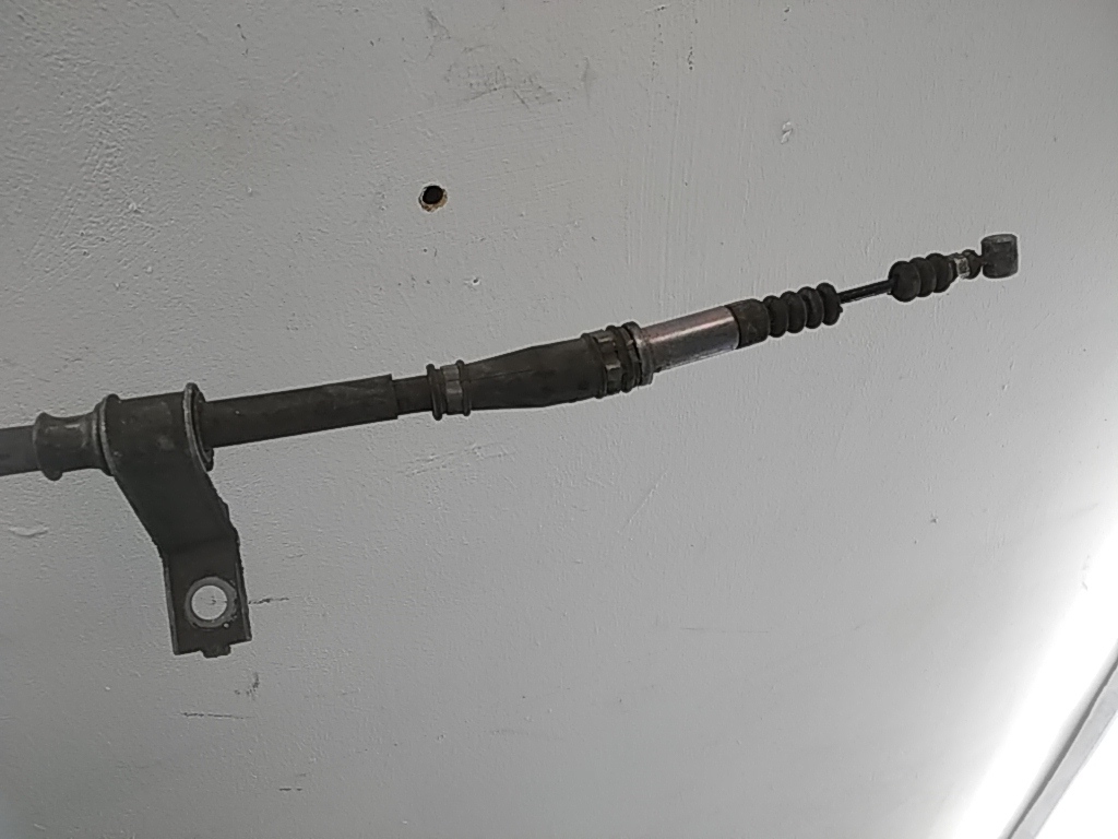 Трос стояночного тормоза левый