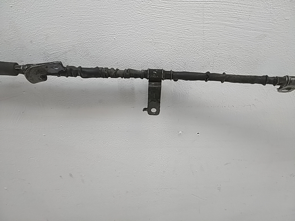 Трос стояночного тормоза левый