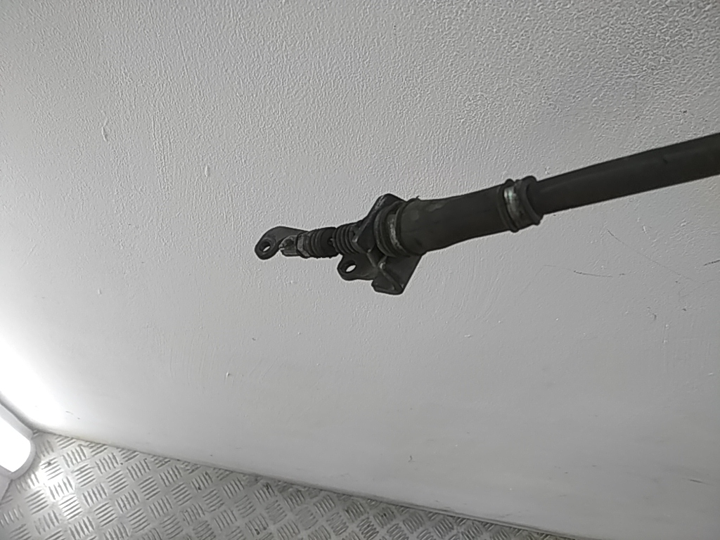 Трос стояночного тормоза правый