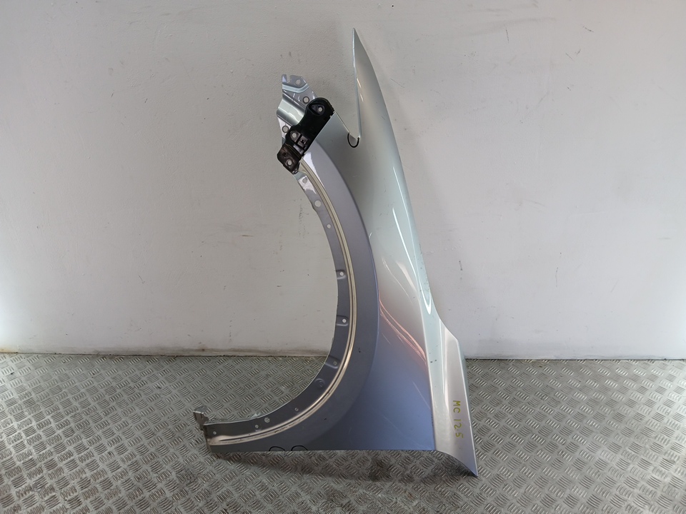 Крыло переднее левое