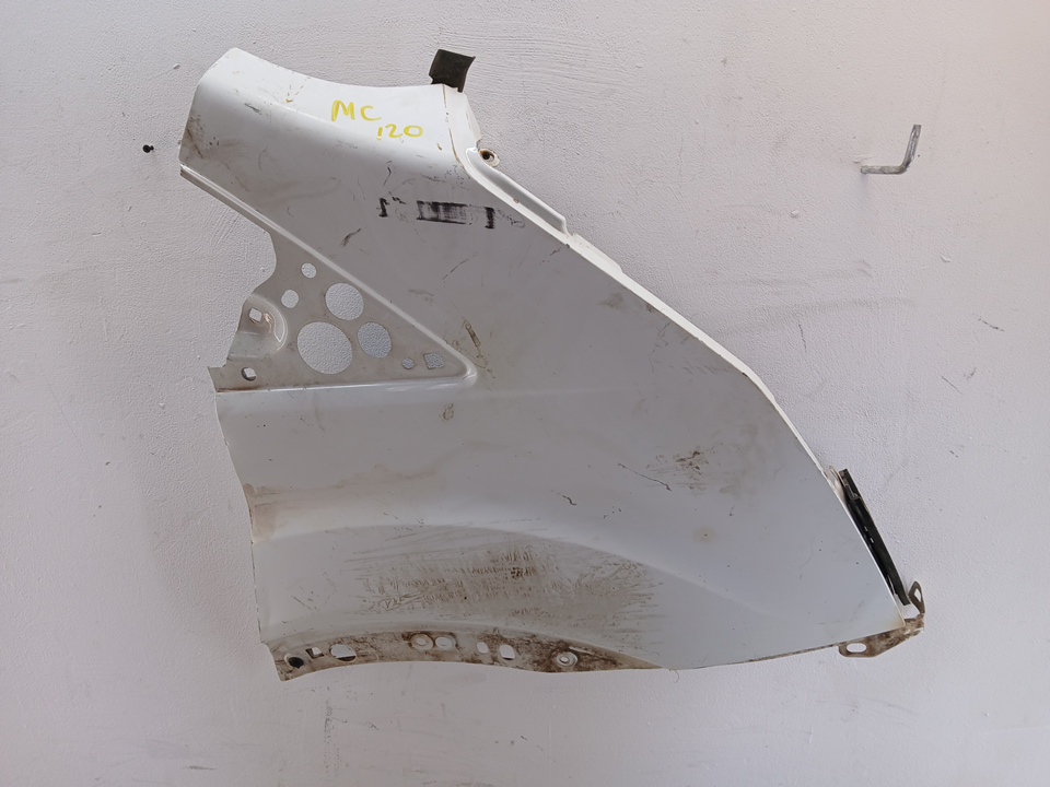 Крыло переднее правое