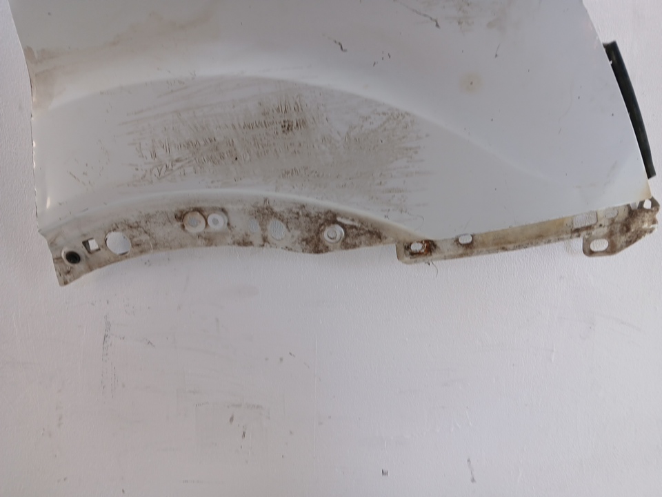 Крыло переднее правое