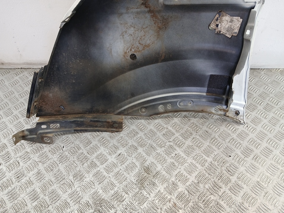 Крыло переднее правое