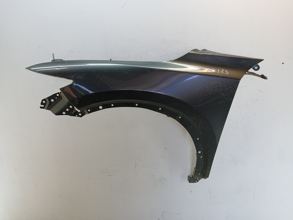 Крыло переднее левое