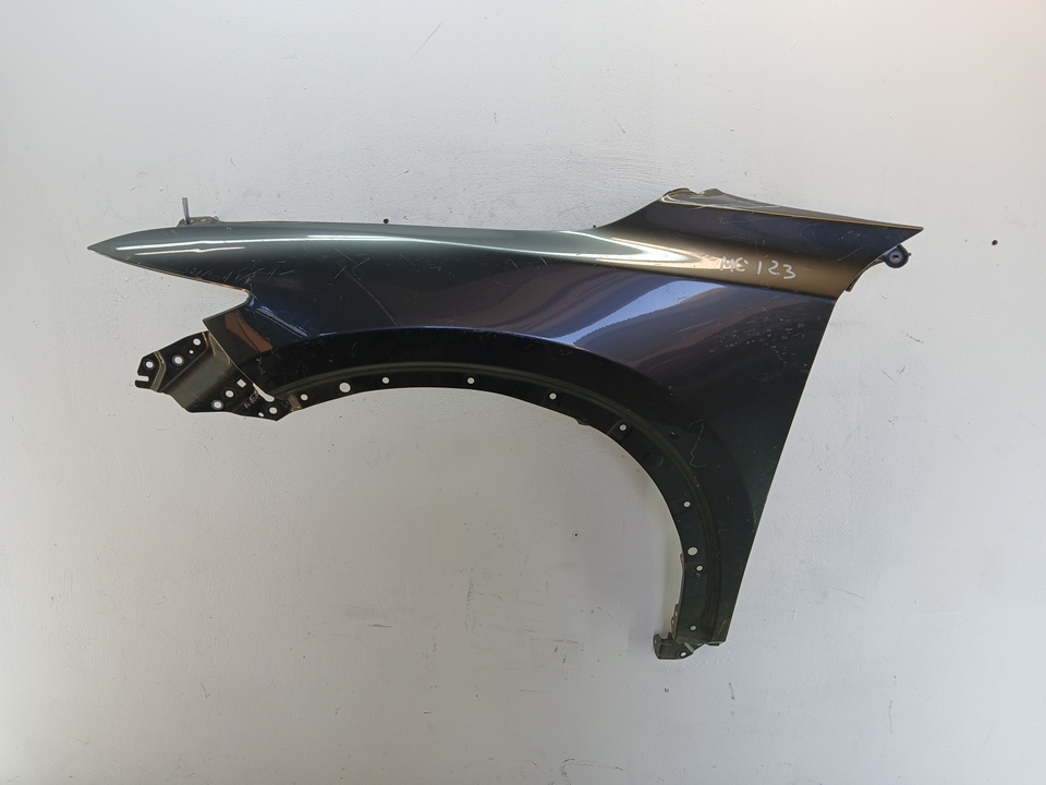 Крыло переднее левое