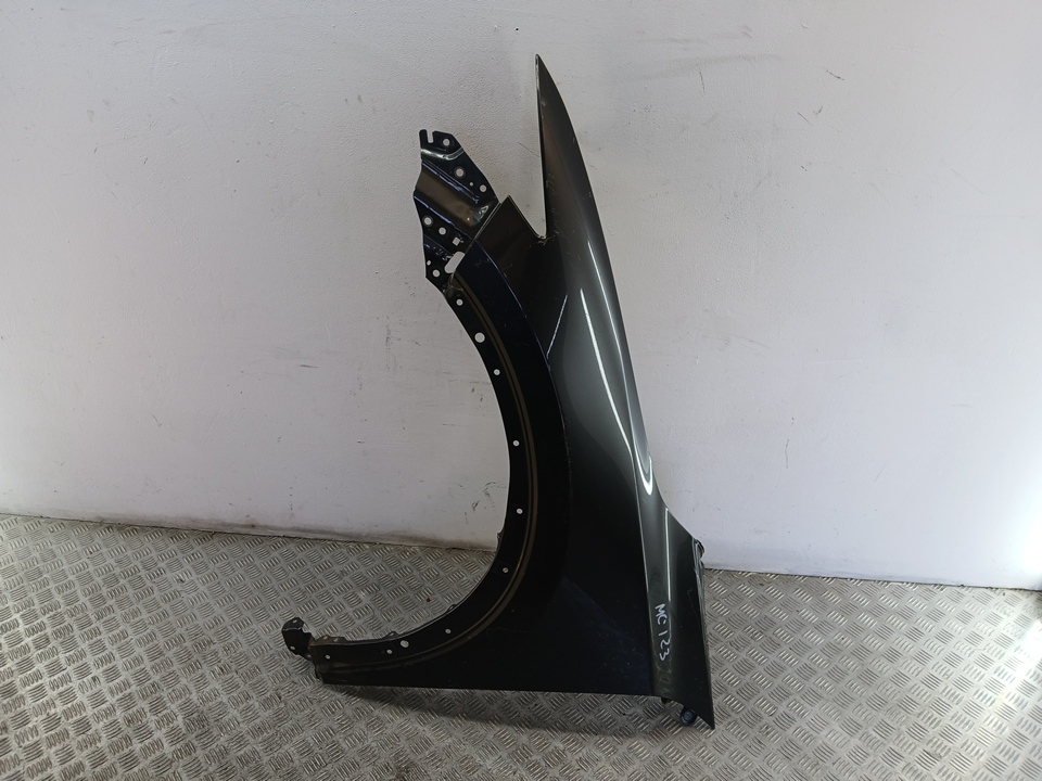 Крыло переднее левое