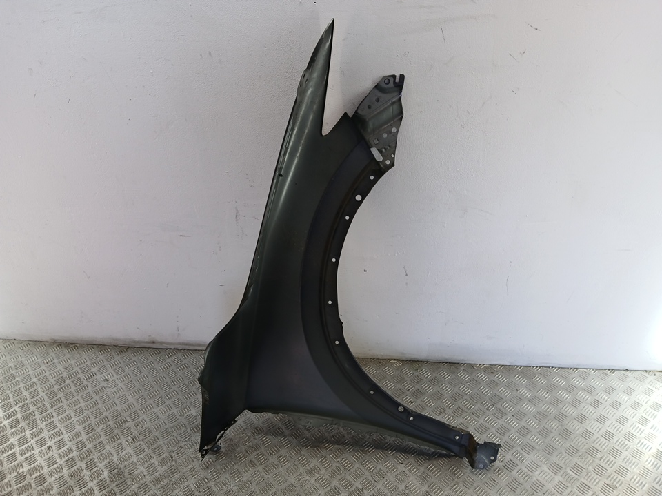 Крыло переднее левое