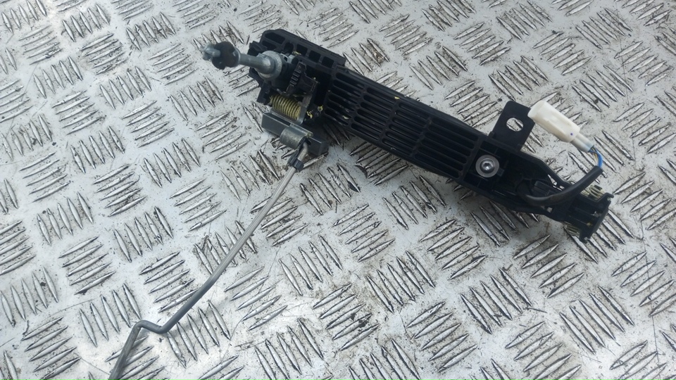 Ручка двери передней наружная правая