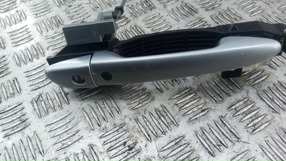 Ручка двери передней наружная правая