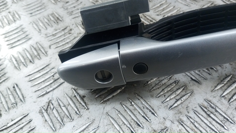 Ручка двери передней наружная правая