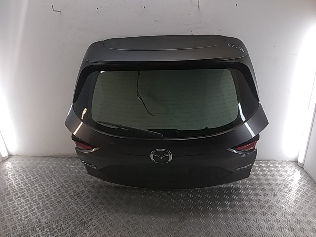 Дверь багажника